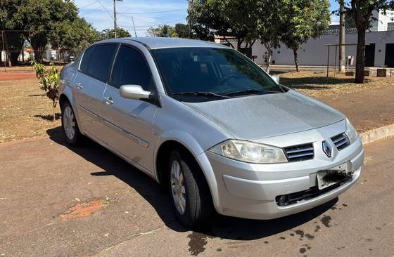 RENAULT MEGANE 1.6 DYNAMIQUE 16V FLEX 4P MANUAL RENAULT MEGANE 1.6 DYNAMIQUE 16V FLEX 4P MANUAL